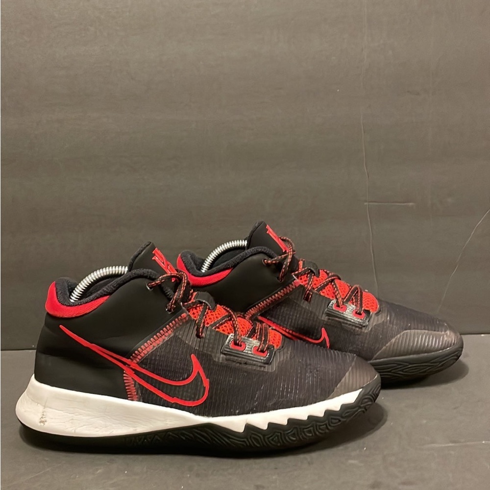 Nike Boys Kyrie Flytrap 4